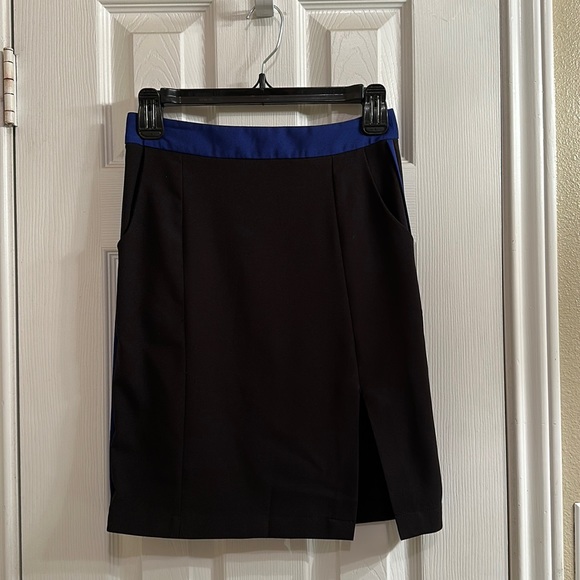 Floral lace Forever 21 skirt in size 6, will fit a... - Depop